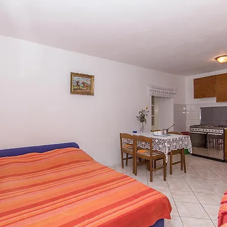 Beautiful In Selo With Wifi Appartement Rakalj