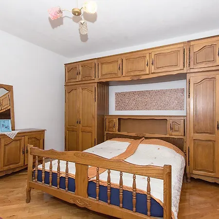 Appartement Beautiful In Selo With Wifi *