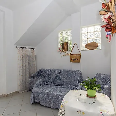 Appartement Beautiful In Selo With Wifi Rakalj